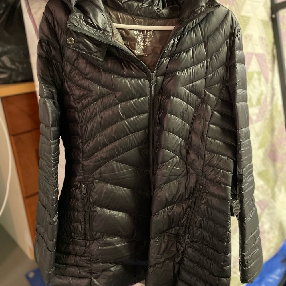 Ladies packable down jacket